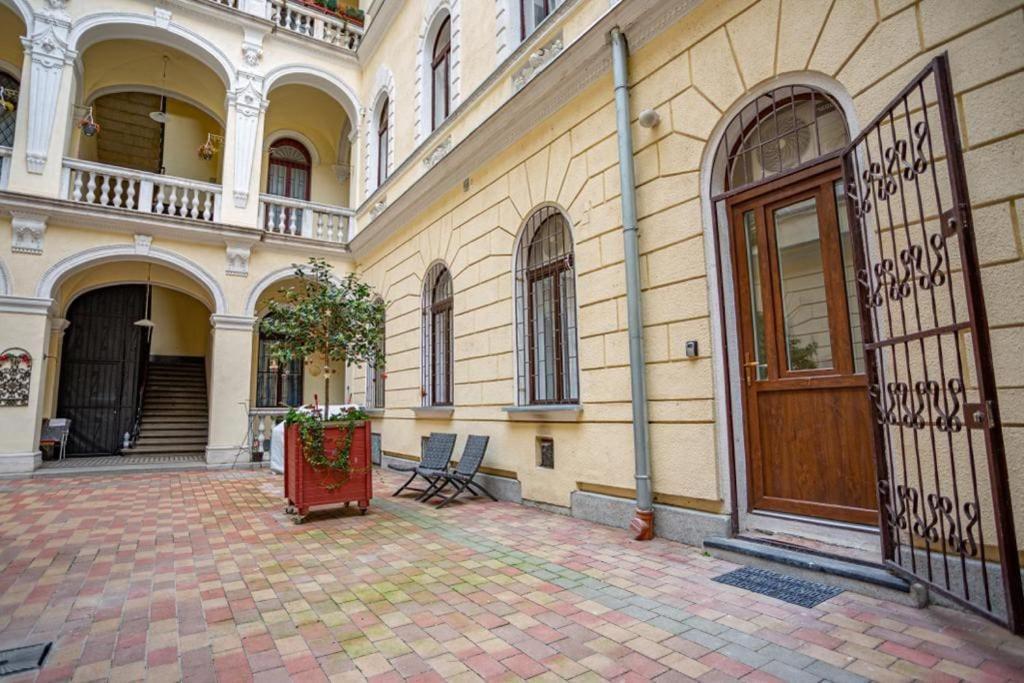 Boutique Apartment In Akacfa Street Будапеща Екстериор снимка
